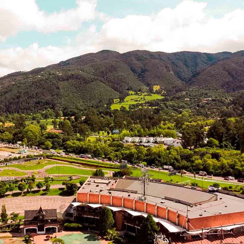 Vista aérea del Centro Comercial Bima y su entorno